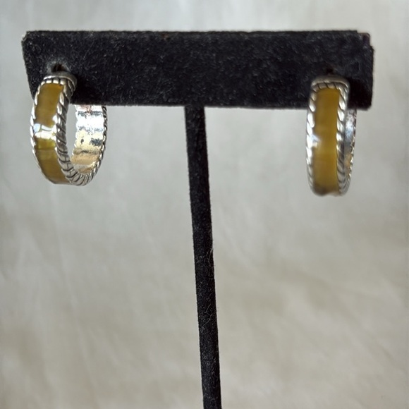 Vintage Monet Silver Cable Rope Edge Hoop Earrings w/ Faux Topaz Tortoise Inlay - Picture 2 of 12